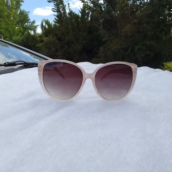 Bundle 1 Jessica Simpson sunglass & 2 gift pairs, brand new main image 11